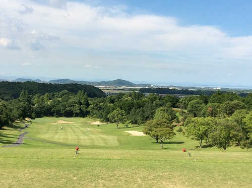 ゴルフするならご当地のゴルフ場で・・・