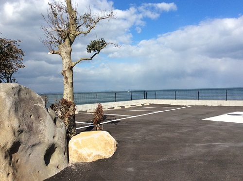 駐車場はどなたでもお使いください