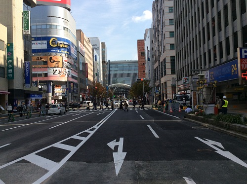 海外も絶賛!博多駅前通りの大陥没、スピード復旧に安堵の声