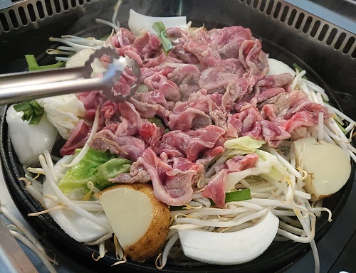 道産子のソウルフード「ジンギスカン料理」に舌鼓!( ^)o(^ )
