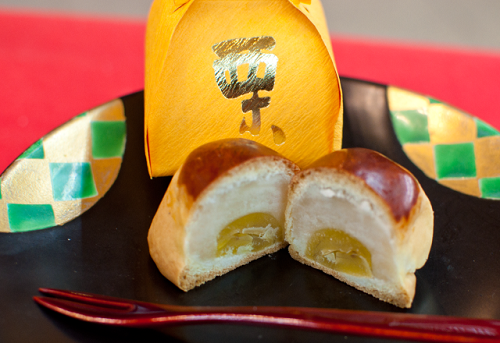 「栗」 栗甘露煮が丸ごと入った栗饅頭